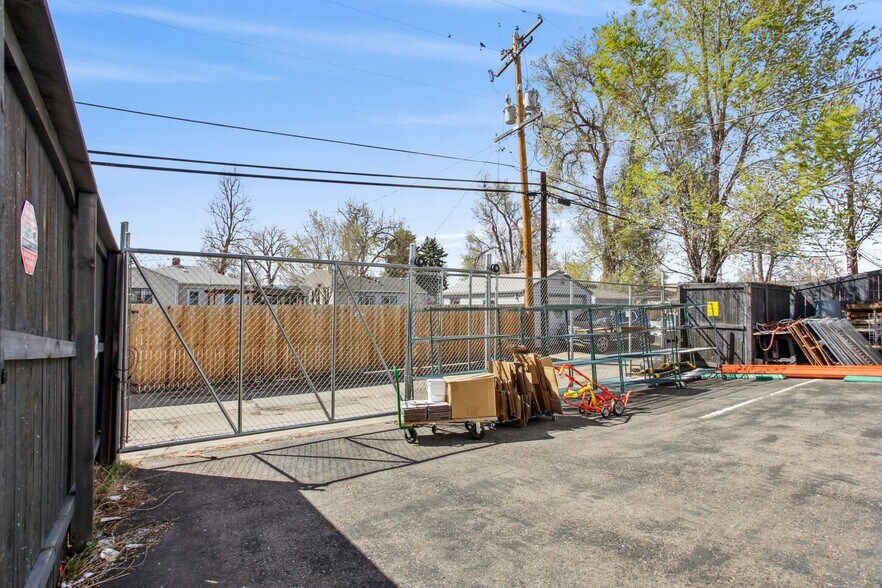 More Photos Of 963 Federal Blvd, Denver Storefront For Sale