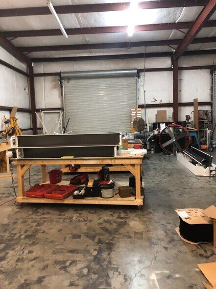 More Photos Of 572-2 Appleyard Dr, Tallahassee Warehouse For Lease