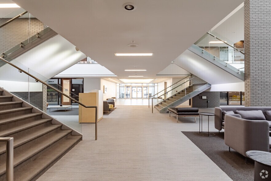 More Photos Of 2625 Butterfield Rd, Oak Brook Office For Lease