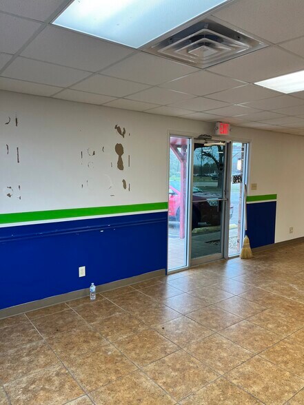 More Photos Of 418 W Chambers St, Cleburne Office For Lease