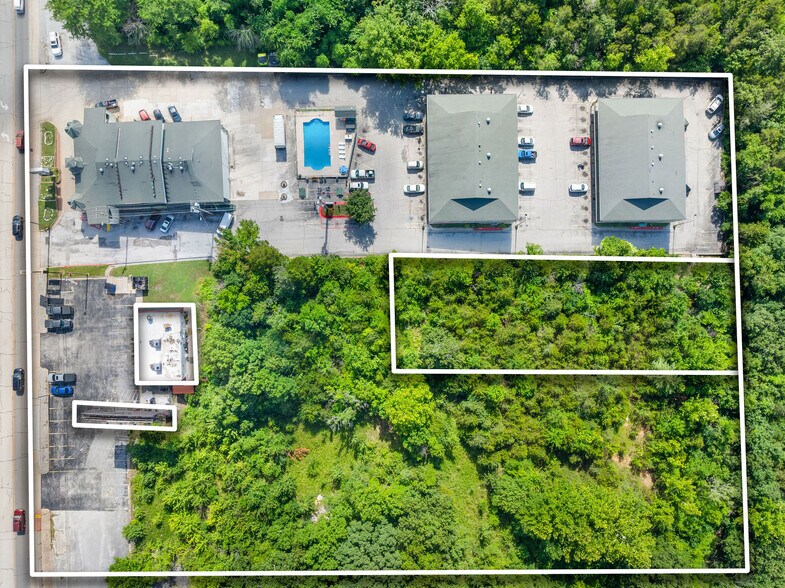 More Photos Of 1360 W Hwy 76, Branson Hotel For Sale