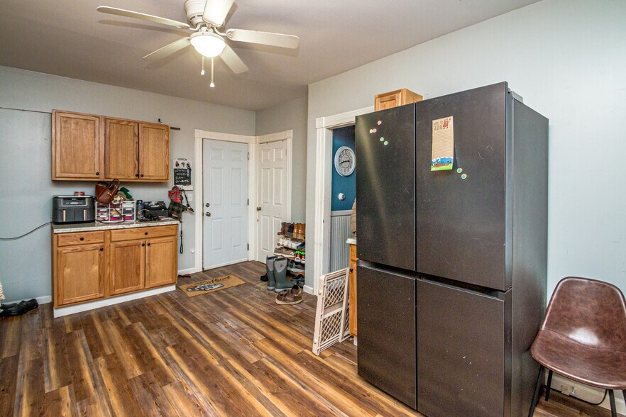 More Photos Of 12 Middle St, Lancaster Flex For Sale