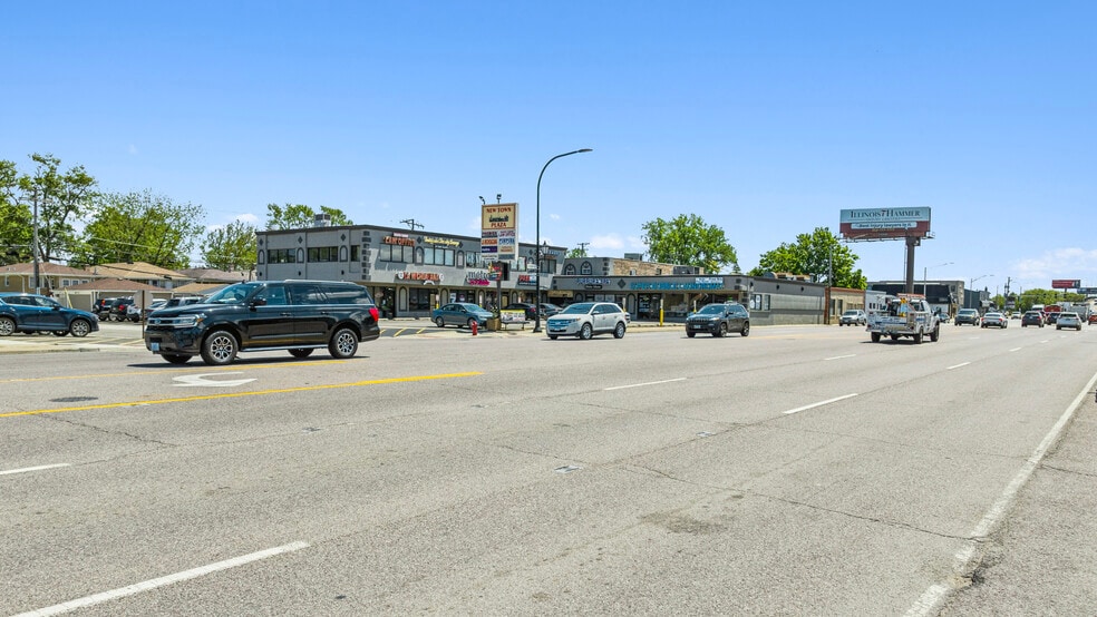 More Photos Of 1559 N Mannheim Rd, Stone Park General Retail For Sale