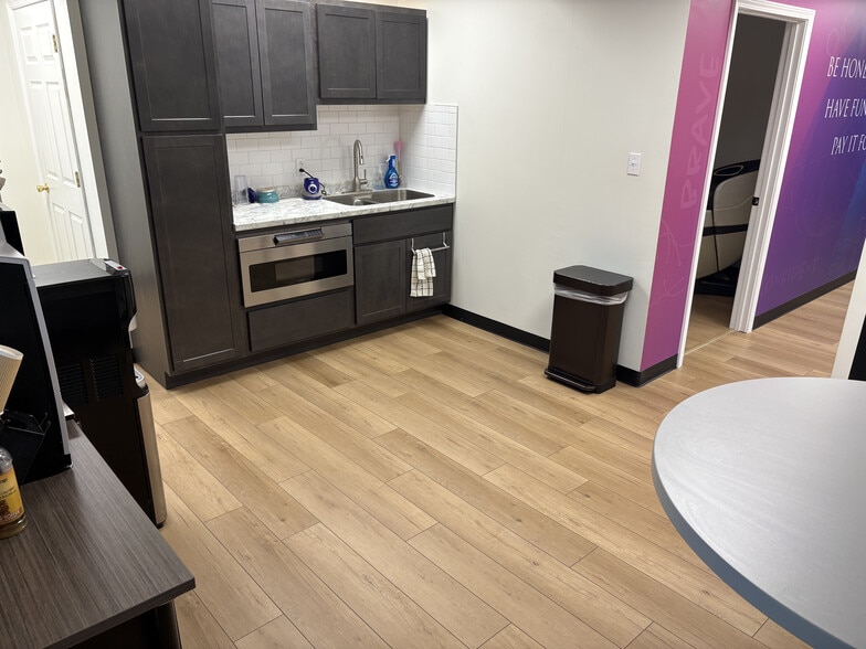 More Photos Of 400 Trade Center Dr, Saint Peters Warehouse For Sale