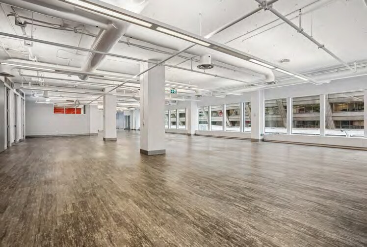 More Photos Of 60 Bloor St W, Toronto Office For Lease