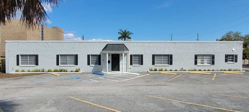 Primary Photo Of 1275 Cleveland St, Clearwater Medical For Lease