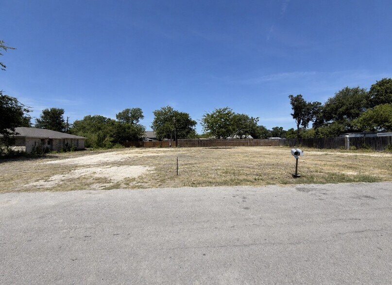 More Photos Of 16300 Summit Dr, Austin Land For Lease