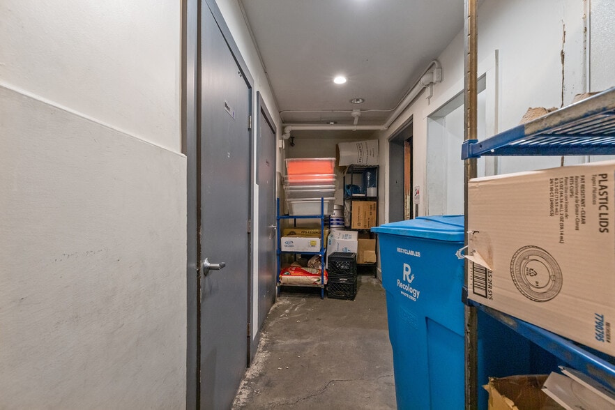 More Photos Of 525-527 Commercial St, San Francisco Restaurant For Lease