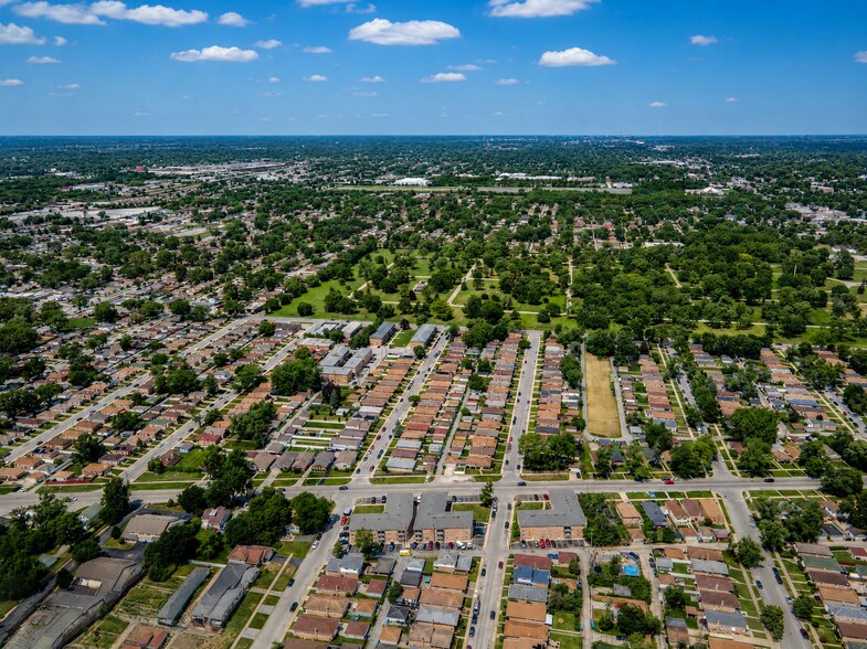 More Photos Of 1025-1049 W Vermont St, Calumet Park Apartments For Sale