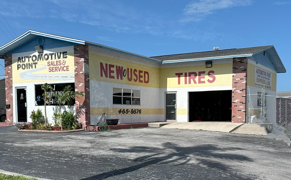 Primary Photo Of 1 Triangle Park, Lake Placid Auto Repair For Sale