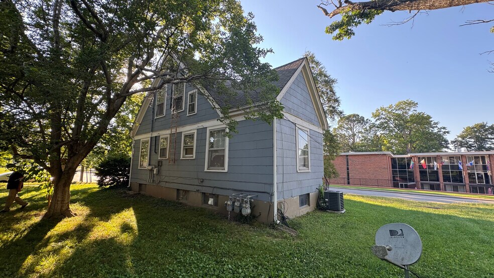 More Photos Of 701 S Rawlings St, Carbondale Apartments For Sale