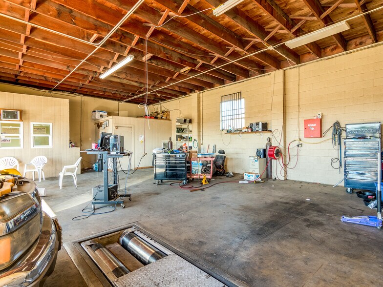 More Photos Of 401-409 N E St, Madera Warehouse For Sale