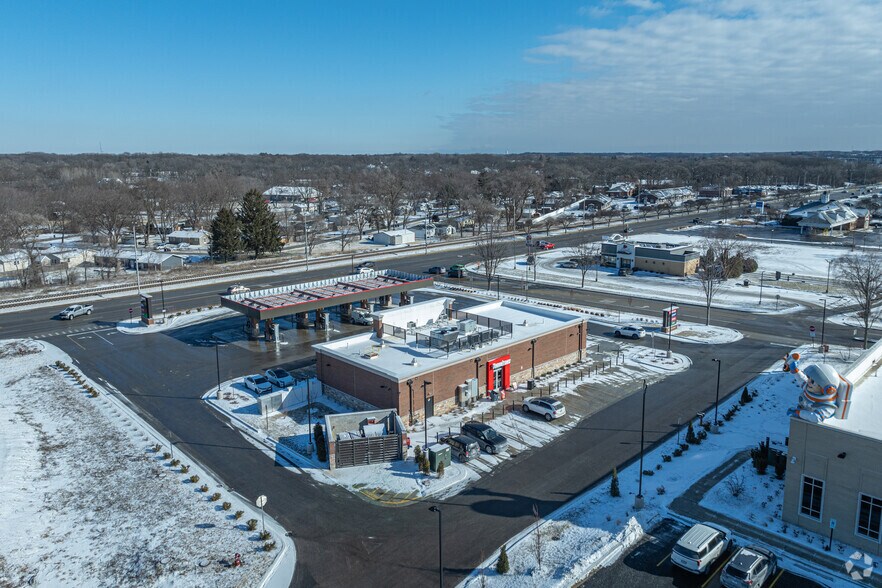 More Photos Of 500 W Maple St, New Lenox Convenience Store For Sale