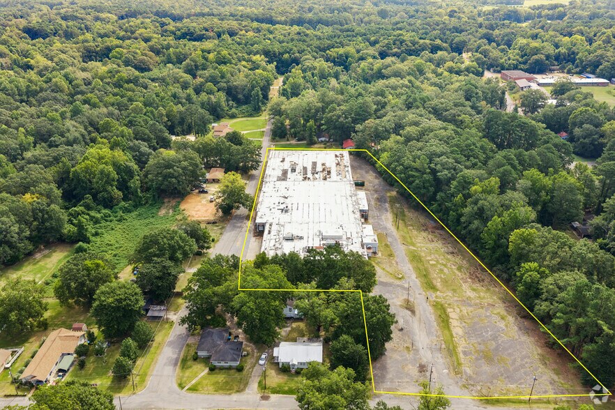 More Photos Of 300 N Newton Ave, Newton Manufacturing For Sale
