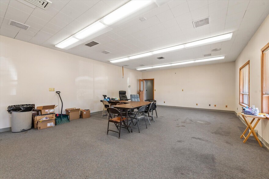 More Photos Of 1050 S Bridge St, Baker City Office For Sale