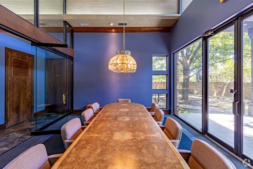 More Photos Of 440 N Center St, Arlington Office For Sale