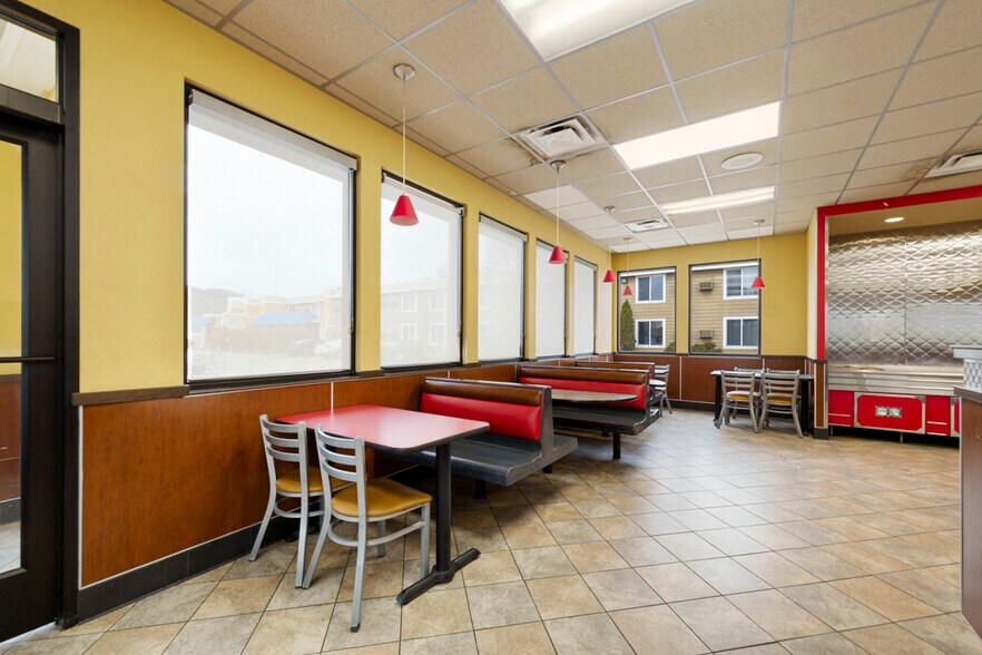 More Photos Of 101 W Lind St, Mankato Fast Food For Sale