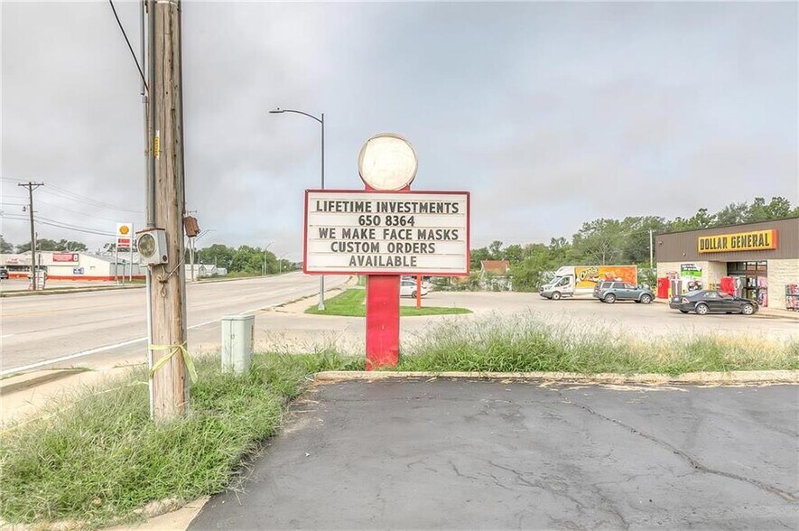 More Photos Of 4 W Monroe St, Buckner Office For Sale