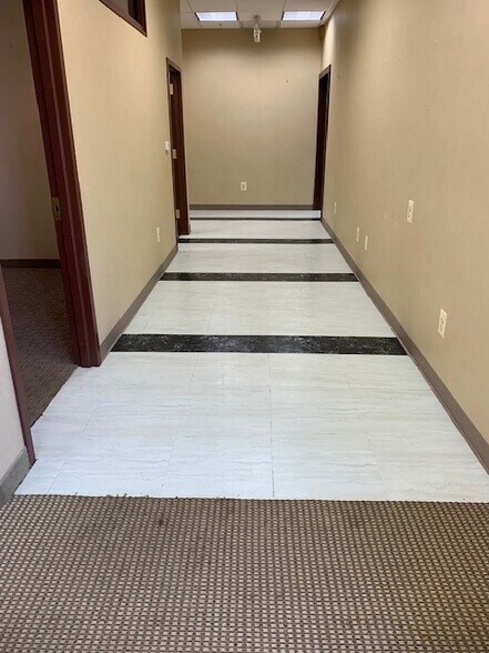 More Photos Of 5 Johnson Dr, Raritan Warehouse For Lease