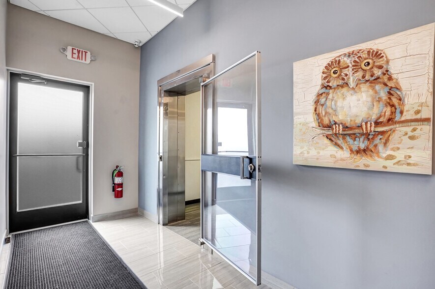 More Photos Of 1710 E 12 Mile Rd, Royal Oak Coworking Space