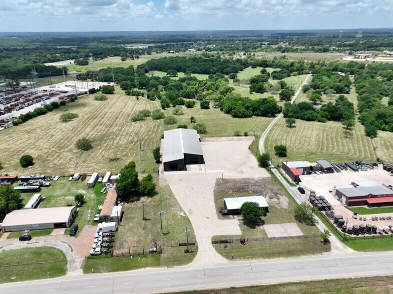 More Photos Of 4528 S Interstate 35, Alvarado Warehouse For Lease