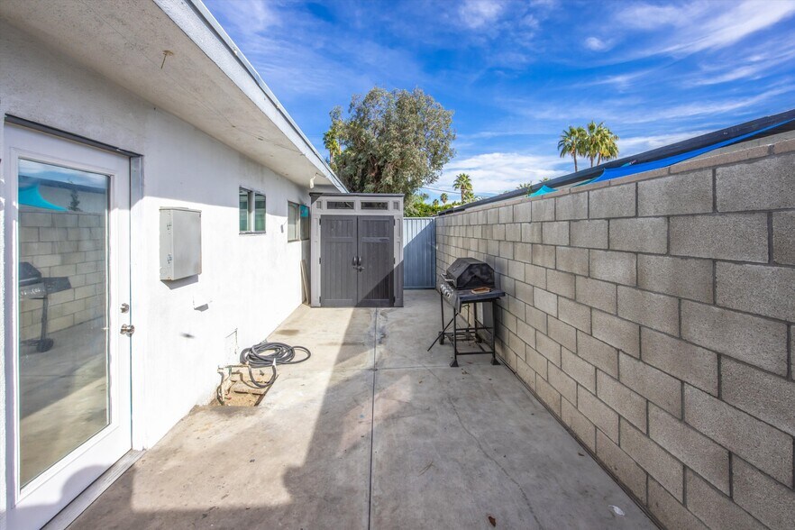More Photos Of 238 S Saturmino Dr, Palm Springs Apartments For Sale