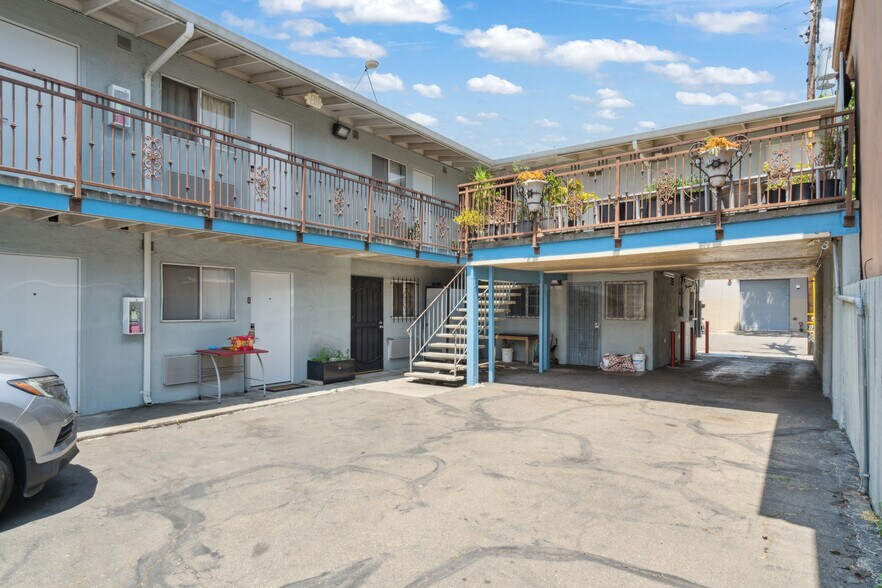 More Photos Of 839 Isabella St, Oakland Hotel For Sale