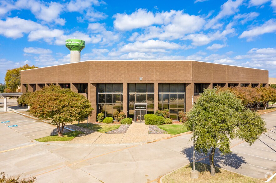 More Photos Of 1801 Valley View Ln, Farmers Branch Office For Lease