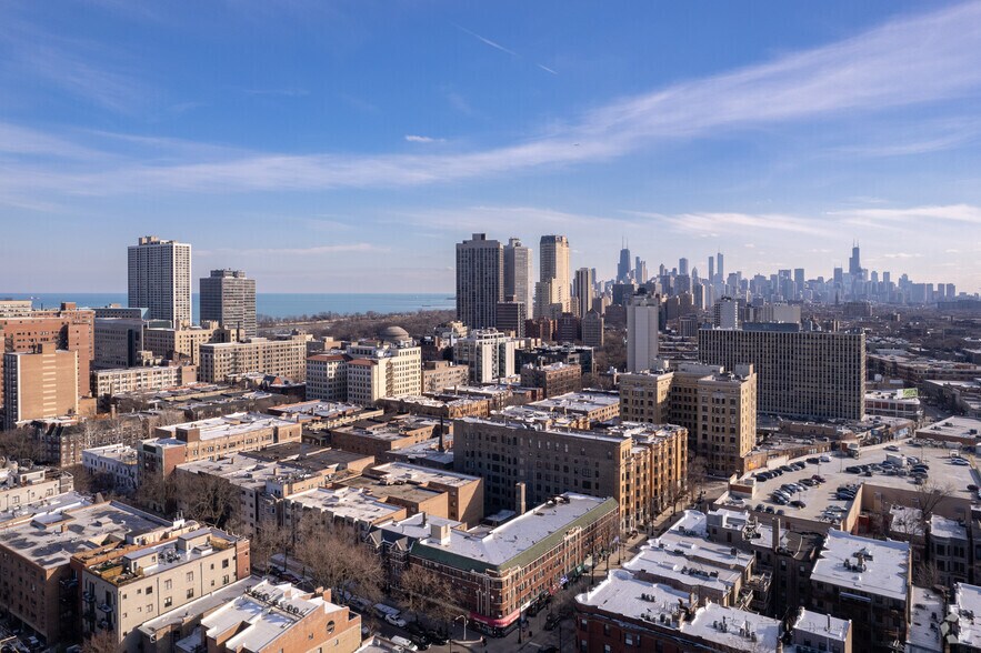 More Photos Of 2903 N Broadway St, Chicago Apartments For Lease