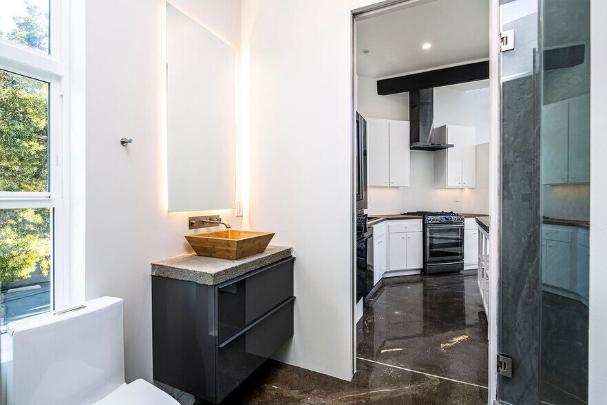 More Photos Of 1447 11th St, Santa Monica Office Residential For Sale