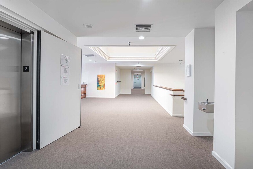 More Photos Of 8911 Lakewood Dr, Windsor Medical For Lease