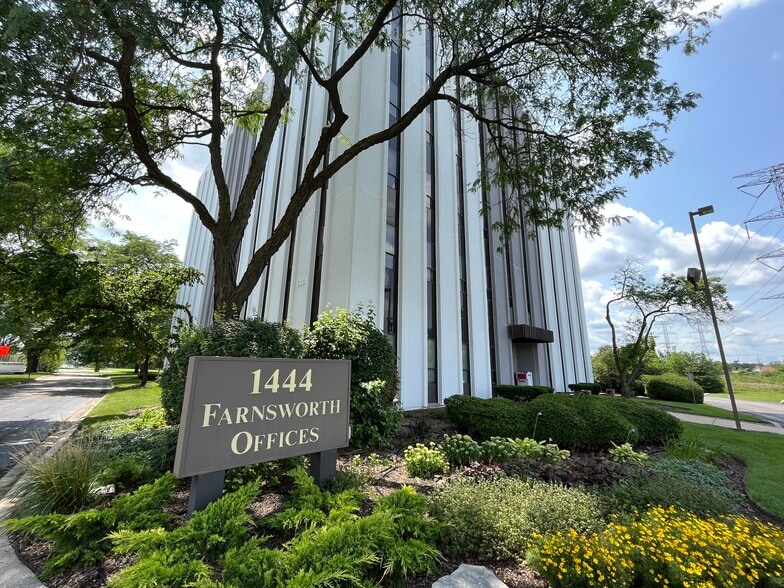 More Photos Of 1444 N Farnsworth Ave, Aurora Office For Lease