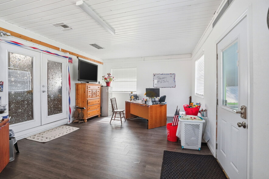 More Photos Of 16331 Cortez Blvd, Brooksville Self Storage For Sale
