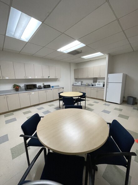 More Photos Of 5890 Stoneridge Dr, Pleasanton Medical For Lease