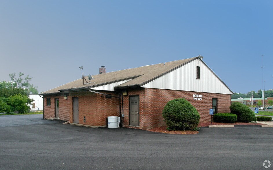 More Photos Of 12 Seneca Rd, Bloomfield Freestanding For Lease