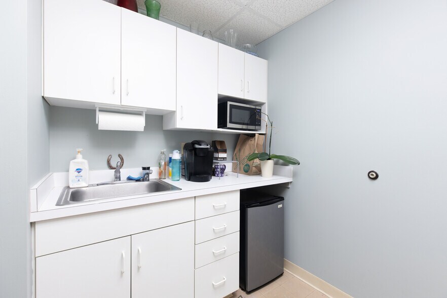 More Photos Of 155 Sycamore St, Glastonbury Office For Lease