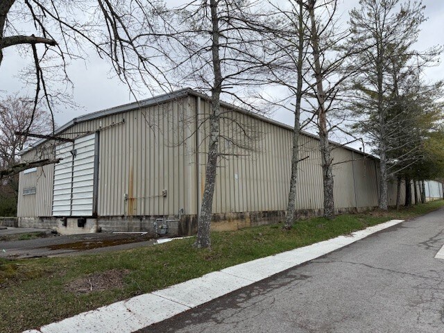 More Photos Of 2340 N Jackson St, Normandy Industrial For Sale