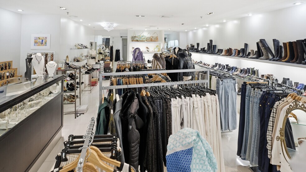 More Photos Of 63 Middle Neck Rd, Great Neck Storefront Retail Office For Lease
