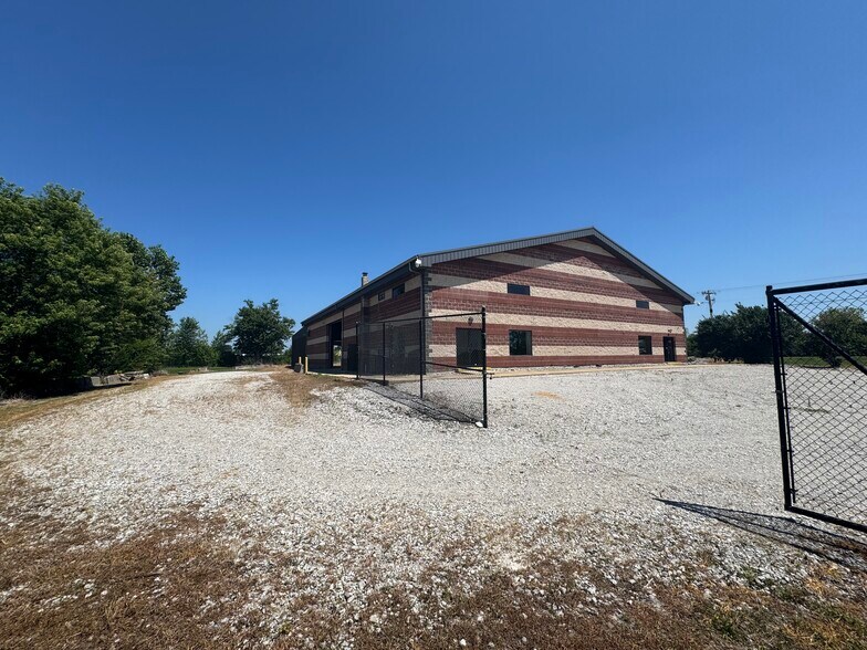 More Photos Of 11212 W State Road 42, Stilesville Warehouse For Lease