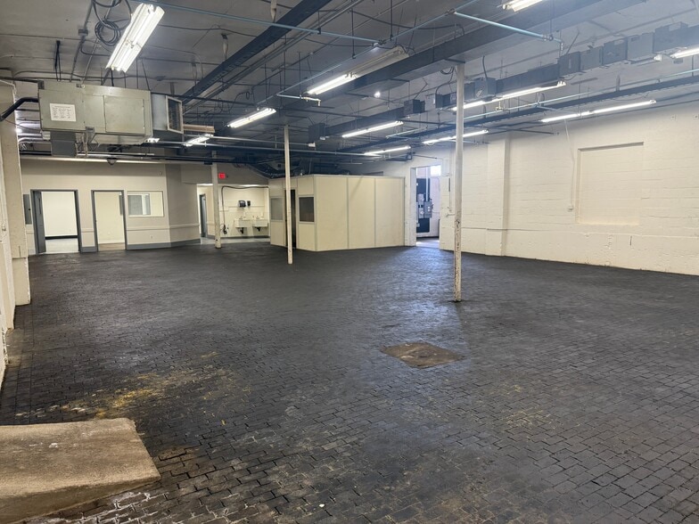 More Photos Of 36 Cedar St, East Hartford Manufacturing For Lease