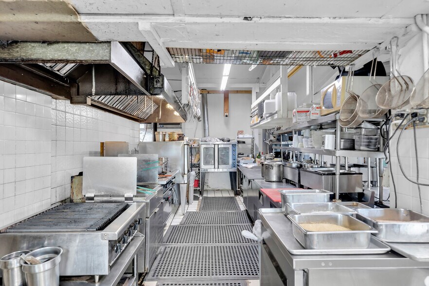 More Photos Of 700 Ocean Dr, Key Colony Beach Restaurant For Sale