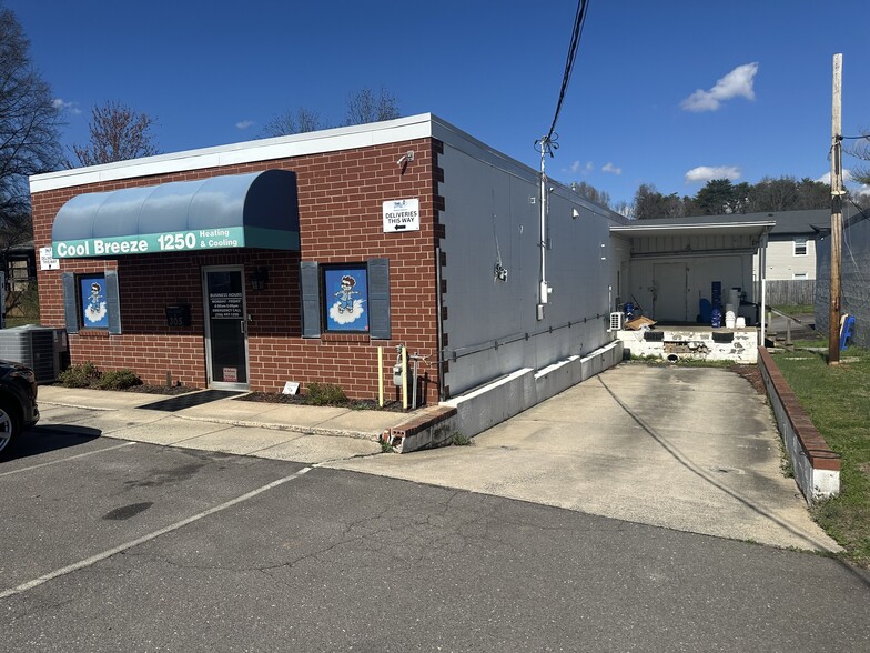More Photos Of 309 Pineview Dr, Kernersville Office For Lease