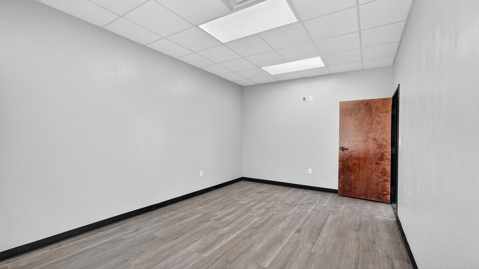 More Photos Of 16510 W Basin St, Odessa Warehouse For Sale