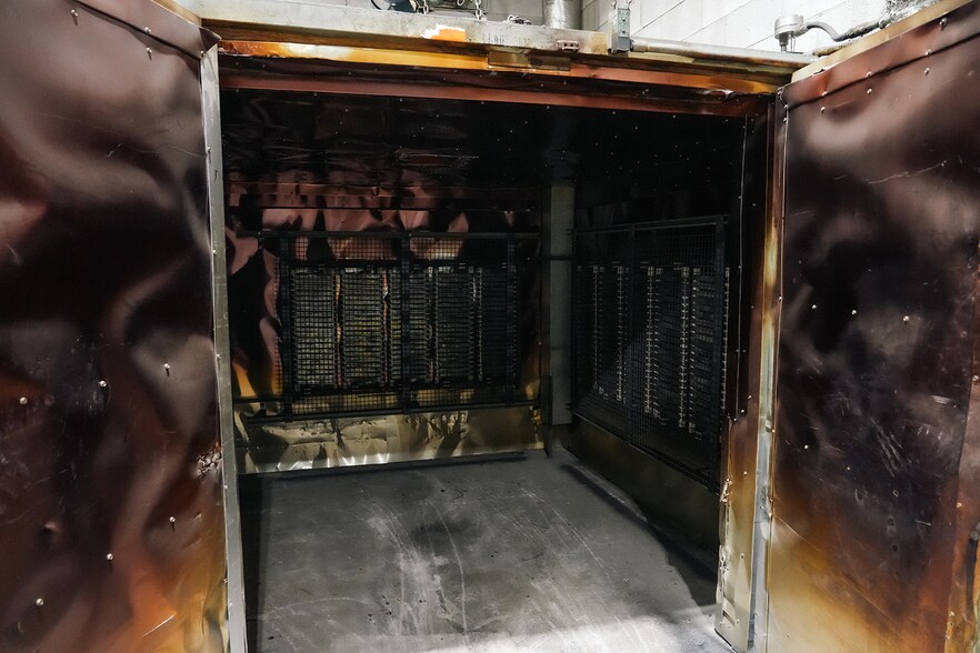 More Photos Of 3363 Davis Rd, Thorold Warehouse For Lease