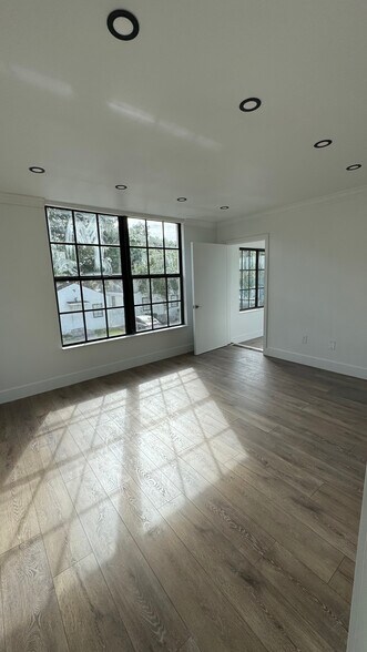 More Photos Of 7330 NE 4th Ct, Miami Showroom For Lease