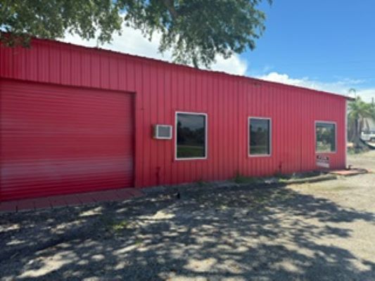 More Photos Of 6745 N Old Dixie Hwy, Fort Pierce Warehouse For Lease