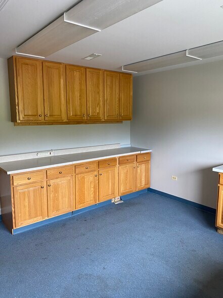 More Photos Of 750-754 Center Rd, Frankfort Office For Lease