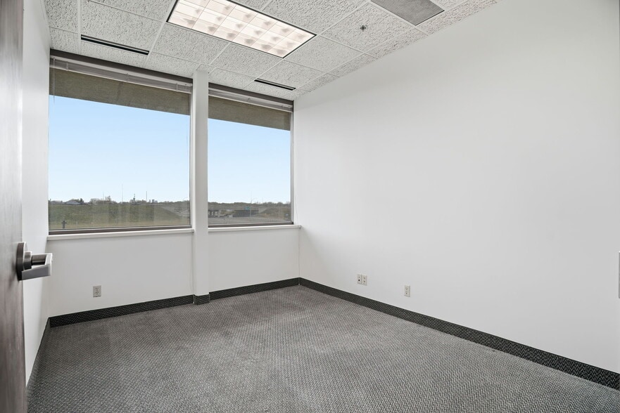 More Photos Of 941 Hillwind Rd NE, Minneapolis Medical For Sale