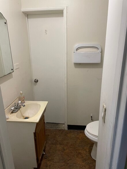 More Photos Of 1854 W 17th St, Santa Ana Freestanding For Sale