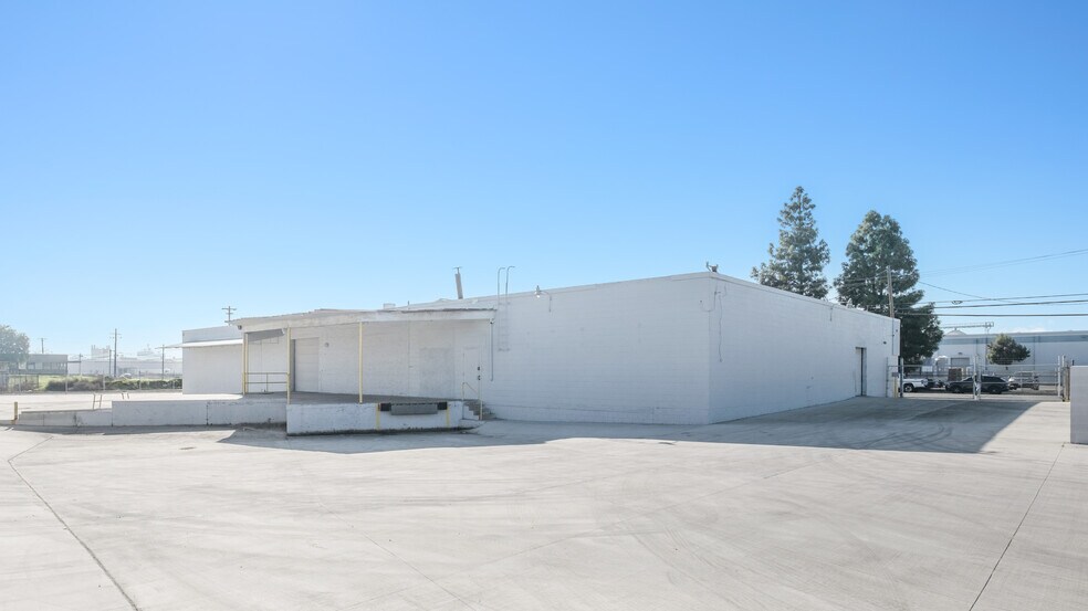 More Photos Of 2641 S Maple Ave, Fresno Industrial For Sale